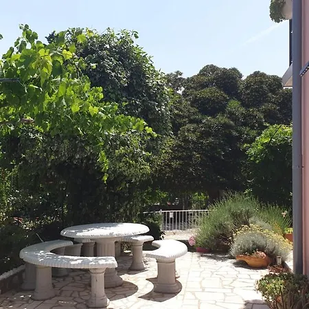 Apartment Apartments Bura & Jugo, Cres, Without Stress *