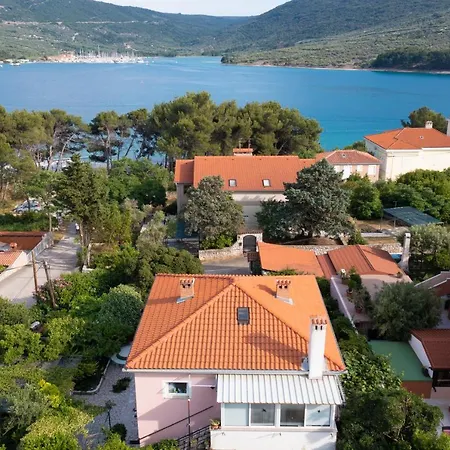 Apartment Apartments Bura & Jugo, Cres, Without Stress Cres