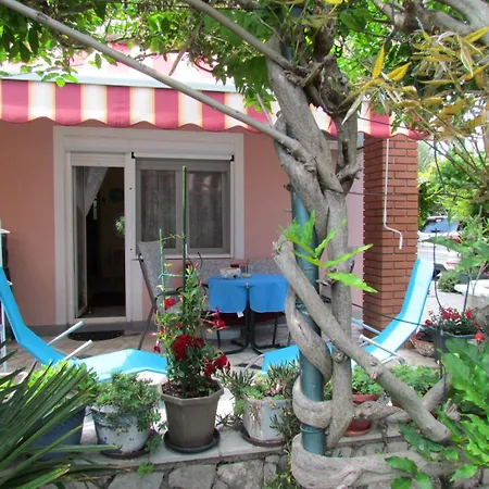 Apartment Apartments Bura & Jugo, Cres, Without Stress *