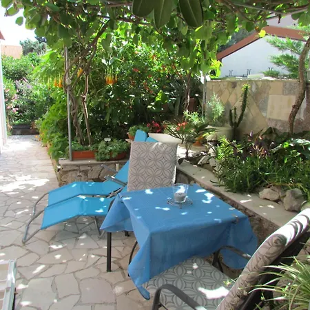 Apartment Apartments Bura & Jugo, Cres, Without Stress