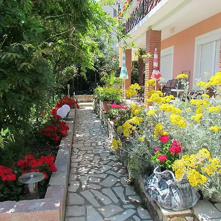 Apartments Bura & Jugo, Cres, Without Stress Cres