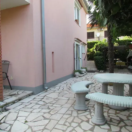Apartments Bura & Jugo, Cres, Without Stress