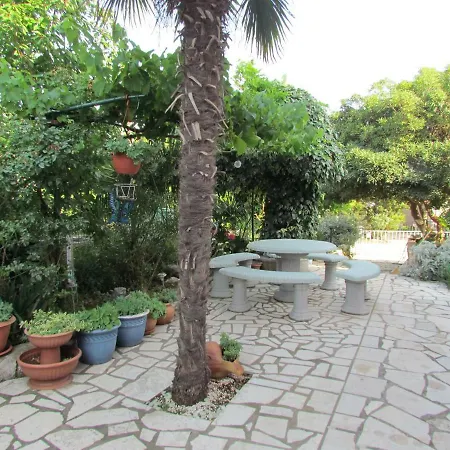 Apartments Bura & Jugo, Cres, Without Stress *